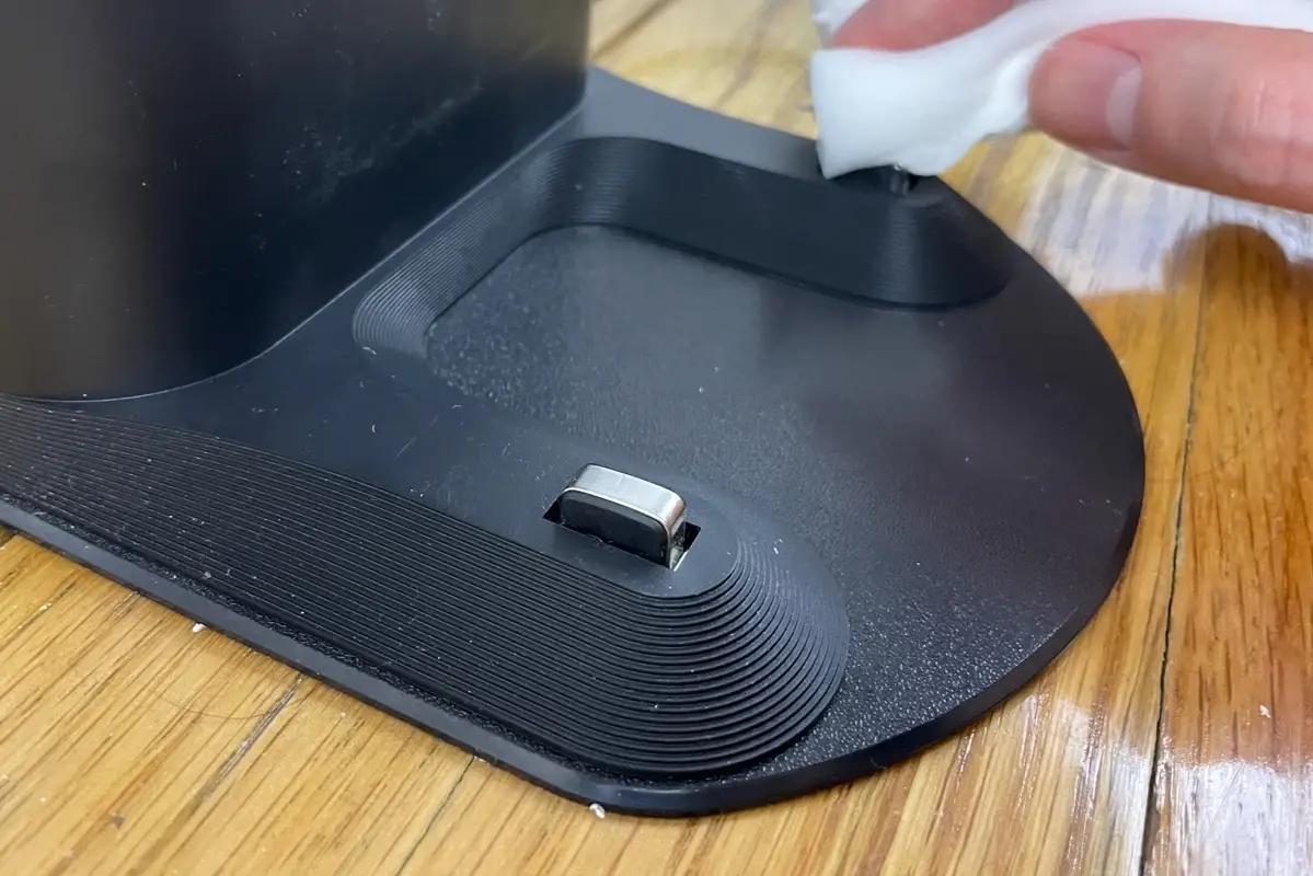 how to clean roomba dock contacts